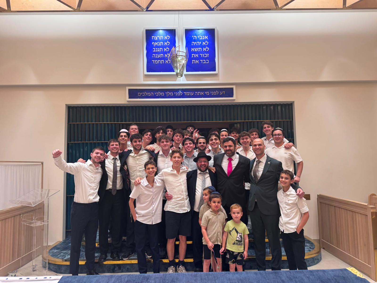 Rabbi Aidyn speaking with a group of girls